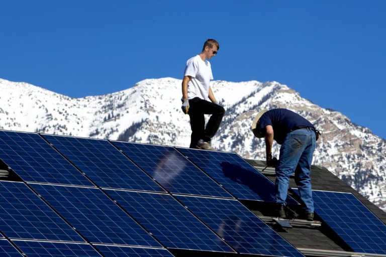 Quelle taille et quelle puissance doit avoir le kit panneau solaire ?